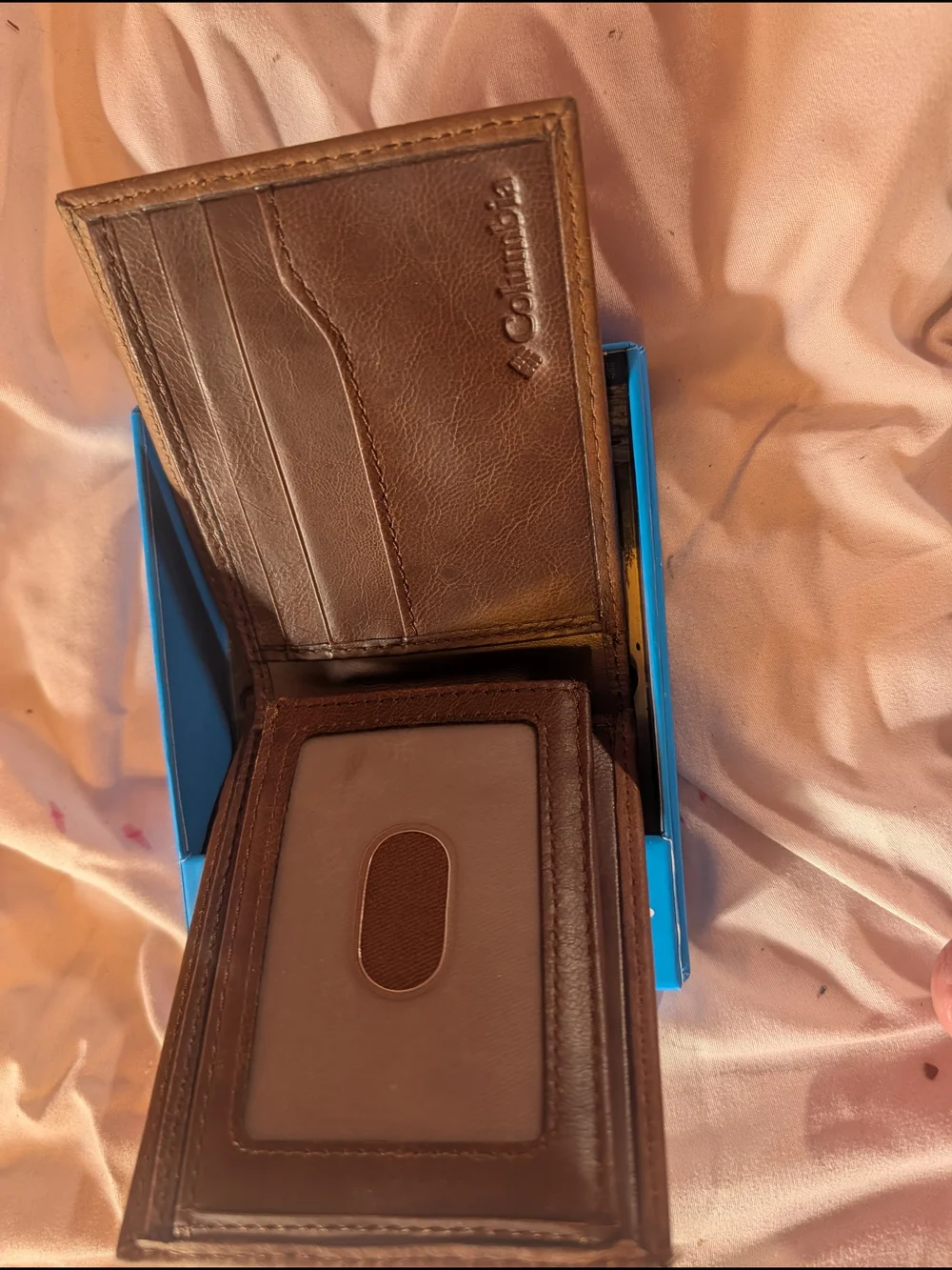 Columbia Brown Leather Bifold Card & Key Holder